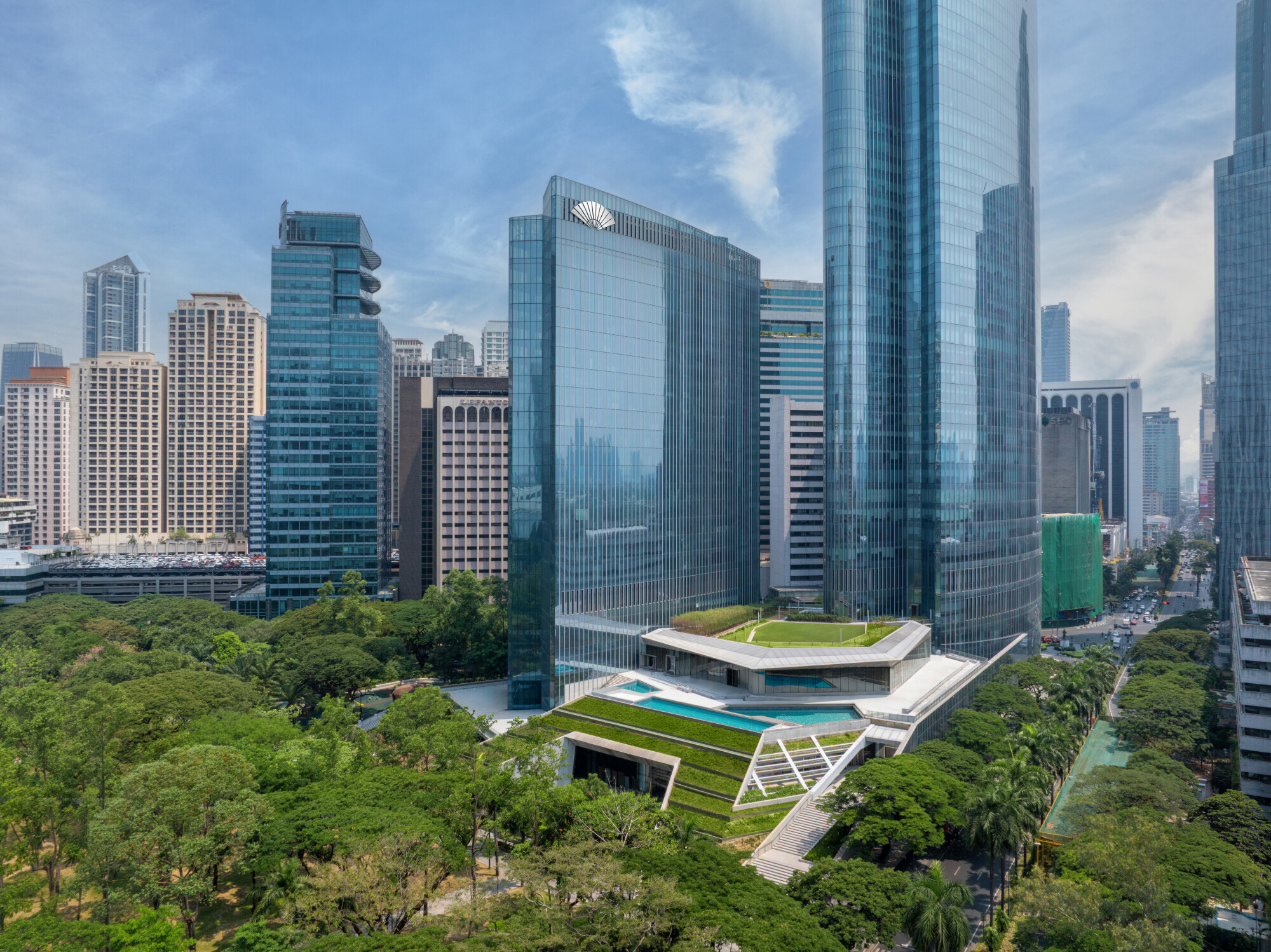 Mandarin Oriental Makati, Manila at Ayala Triangle Gardens