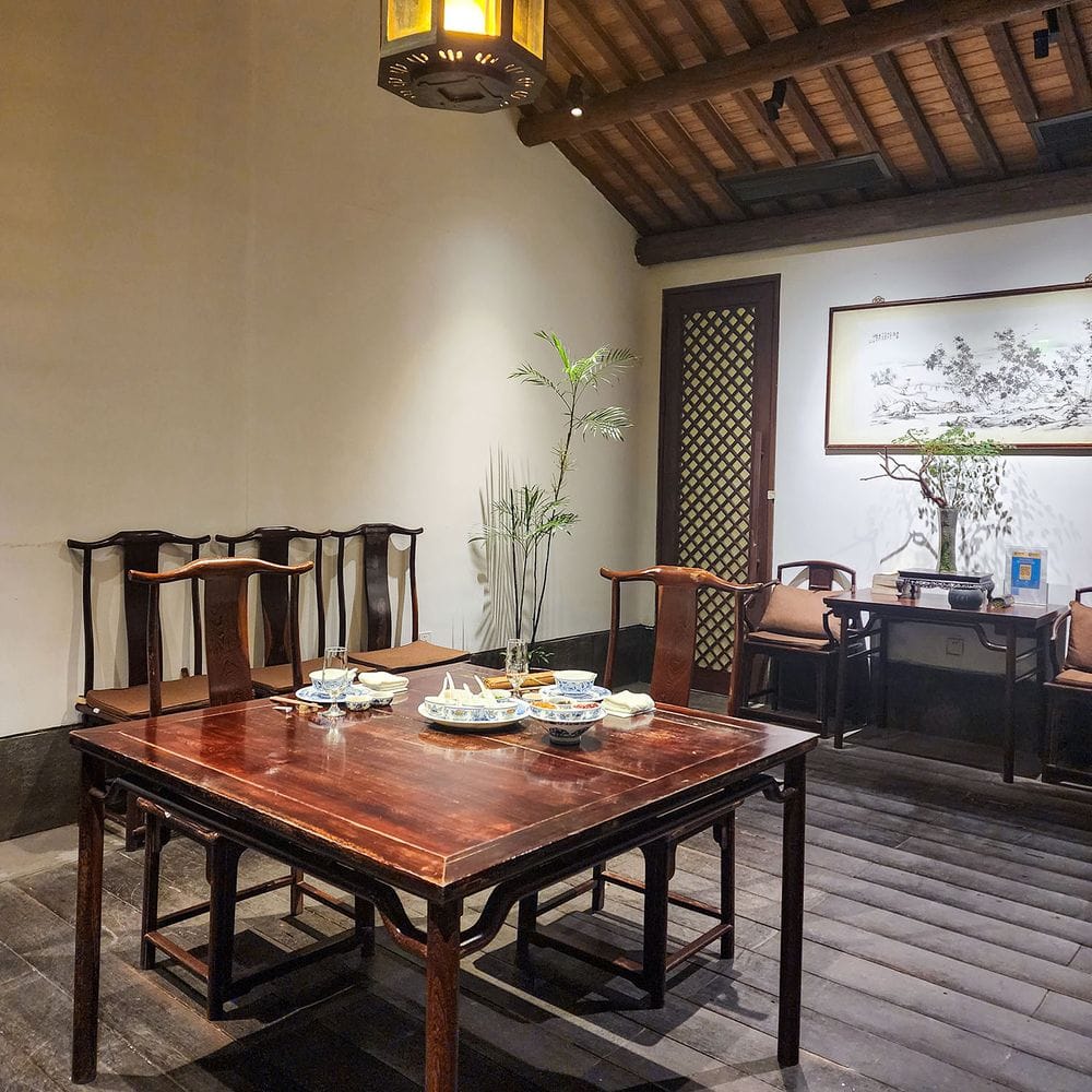 Longjing Manor restaurant in the Longjing tea area of Hangzhou